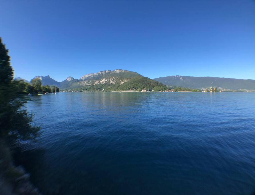 Charmant Et Spacieux Appartement A Quelques Pas Du Lac Duingt Eksteriør billede